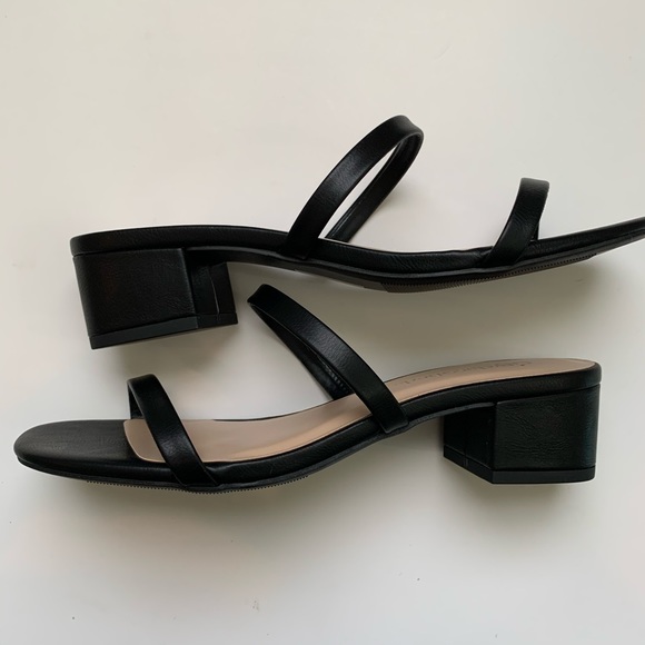 Black vegan leather slide strappy low heel sandals - Picture 4 of 4